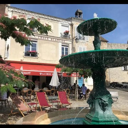 Croix Blanche - Le Logis Leilighet Tournan-en-Brie Eksteriør bilde